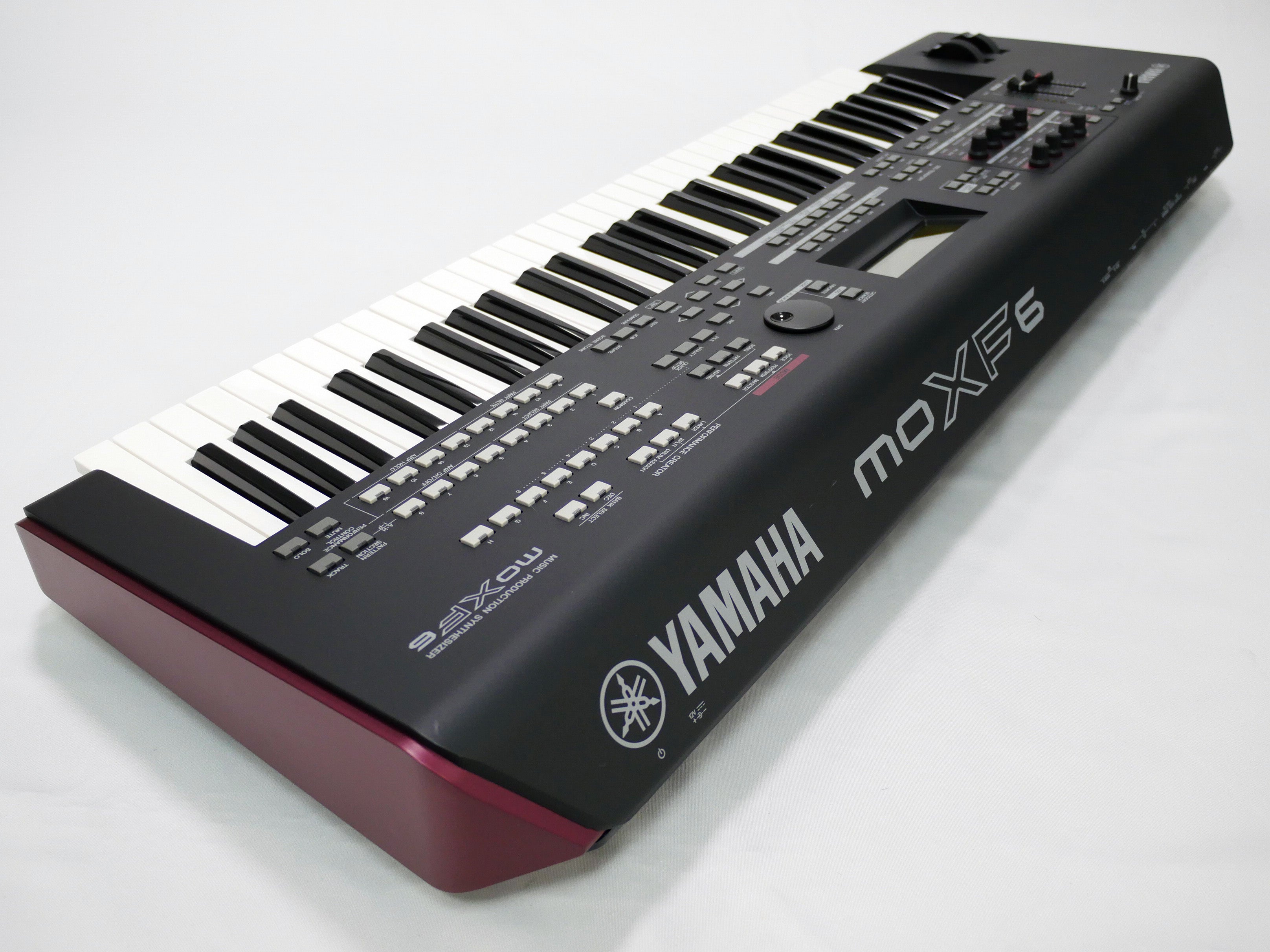 【シンセサイザー本体】YAMAHA MOXF6 中古品・現状品　音出し確認済 YAMAHA MOXF6 + Softcase (中古)