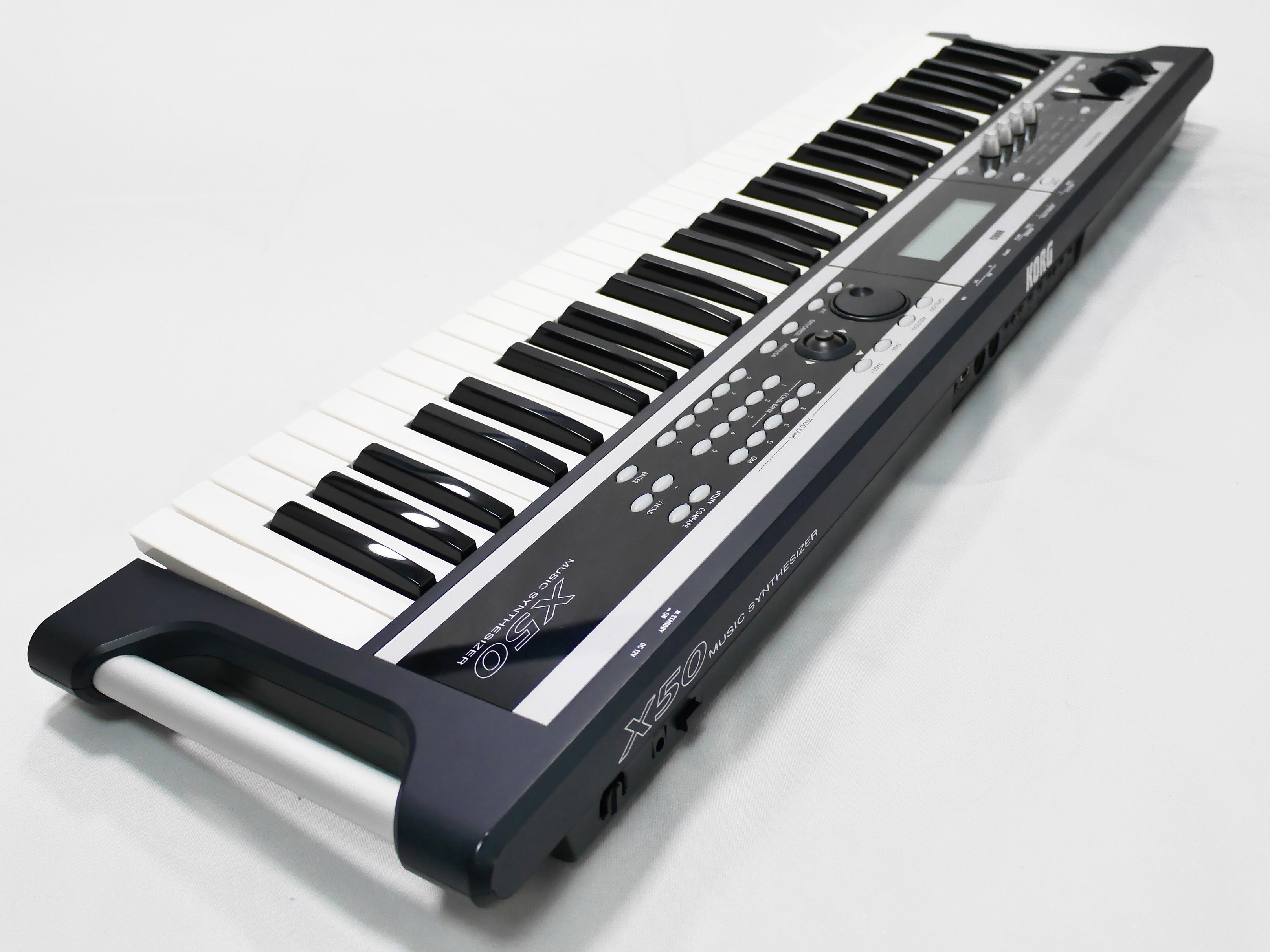 激安 【取引終了】KORG X50 軽量シンセサイザー キーボード 61鍵盤 