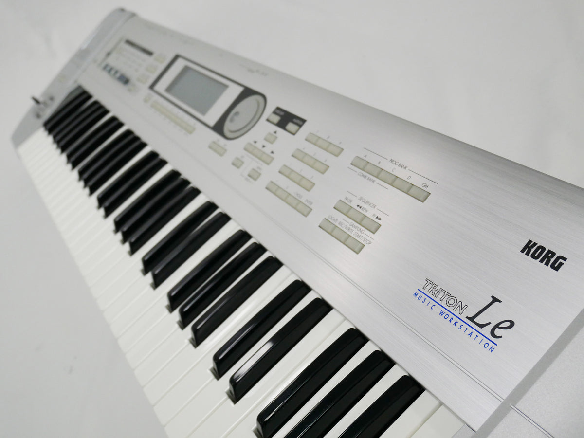 KORG TRITON Le 61 (中古)