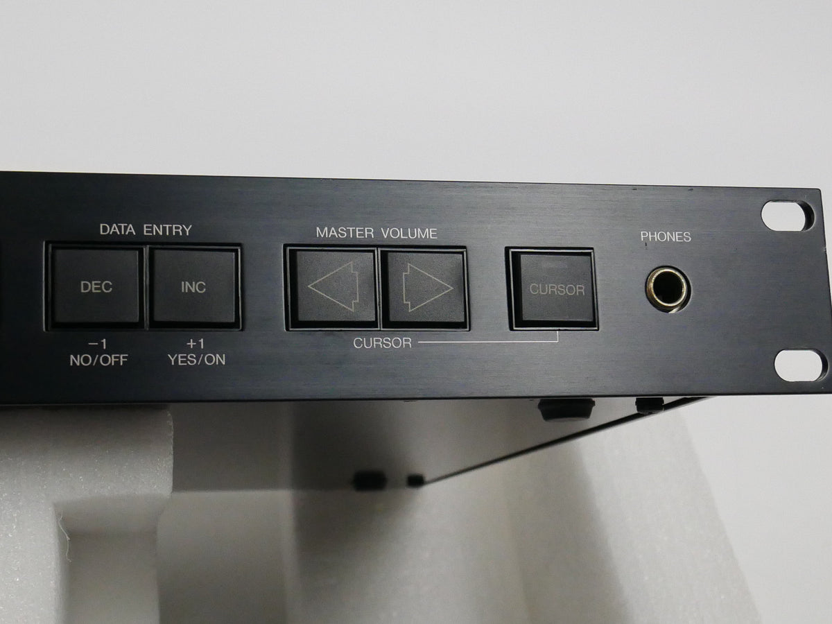 YAMAHA TX81Z (中古)