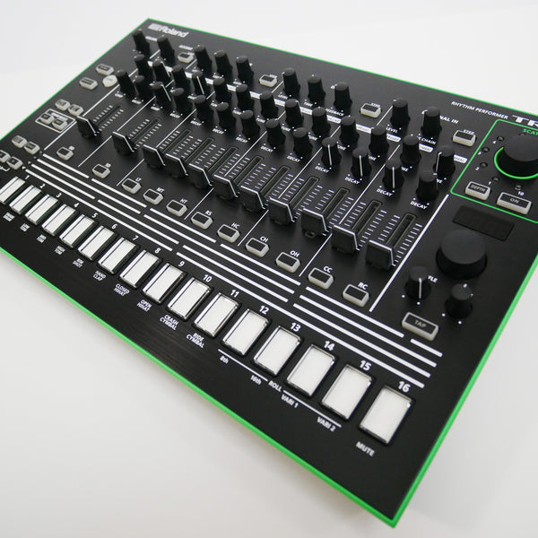 Roland TR-8 (中古)