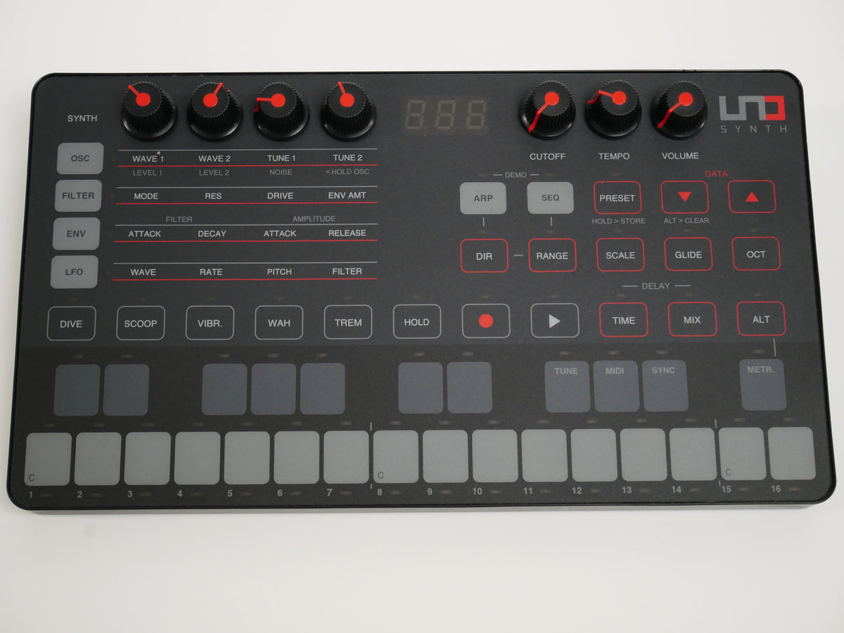 IK Multimedia UNO Synth (中古)