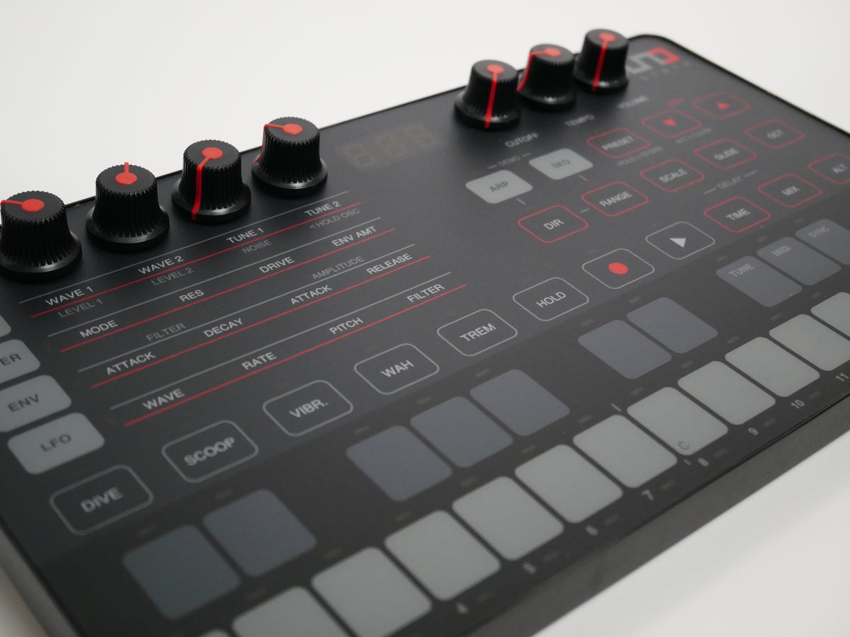 IK Multimedia UNO Synth (中古)