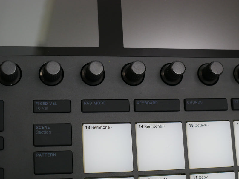 Native Instruments MASCHINE MK3 (中古)