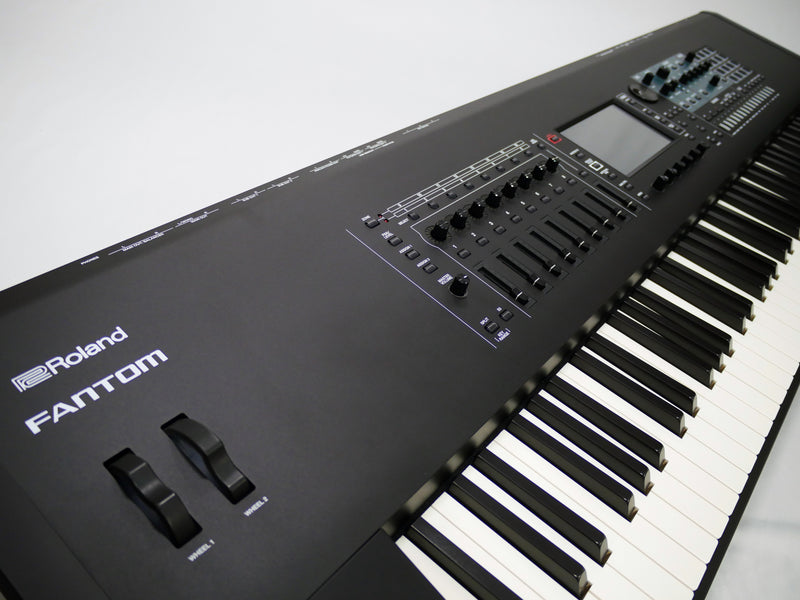 Roland FANTOM 8 + EX Upgrade (中古)