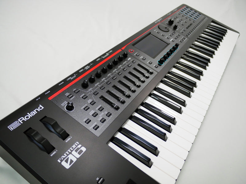 Roland FANTOM-06 + Case (中古)4