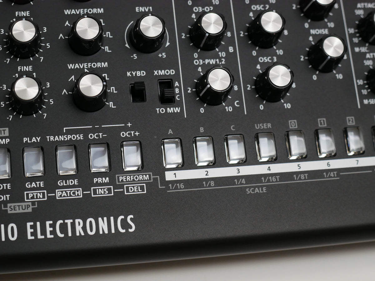 Amazon.com: Roland SE-02 Boutique Designer Series Analog