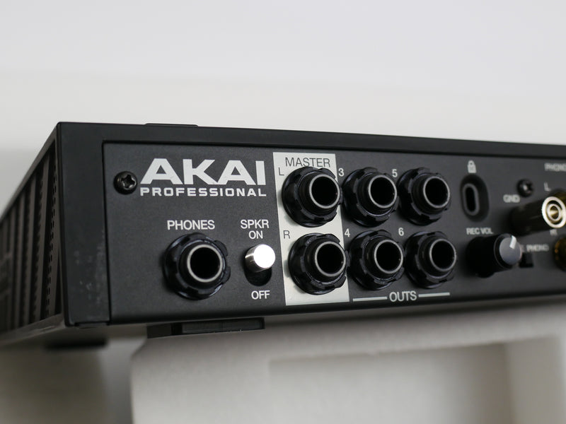 AKAI MPC LIVE II (中古)