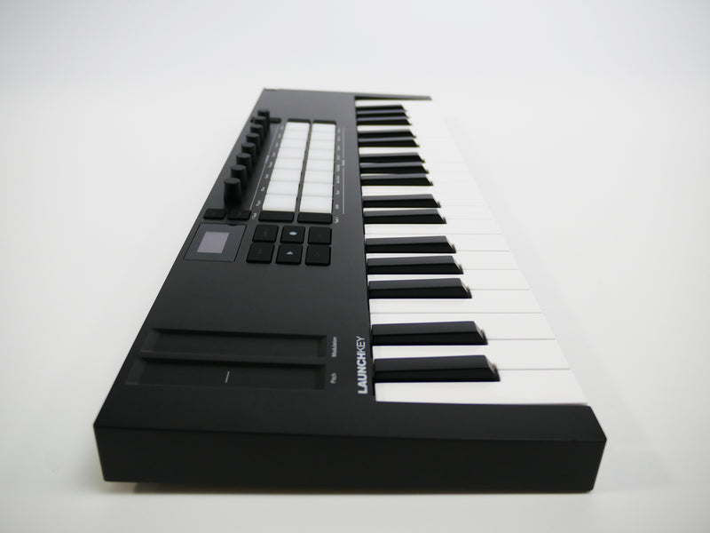 Novation Launchkey Mini 37 MK4 (中古)