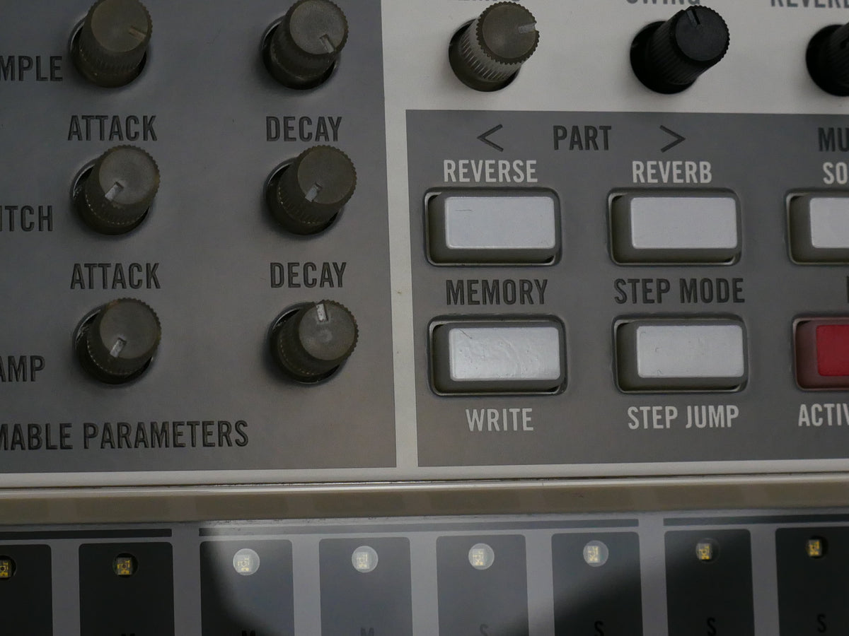 KORG volca sample サンプラー 本体 KORG VOLCA Sample オモチャとは言わせない。音を演奏する