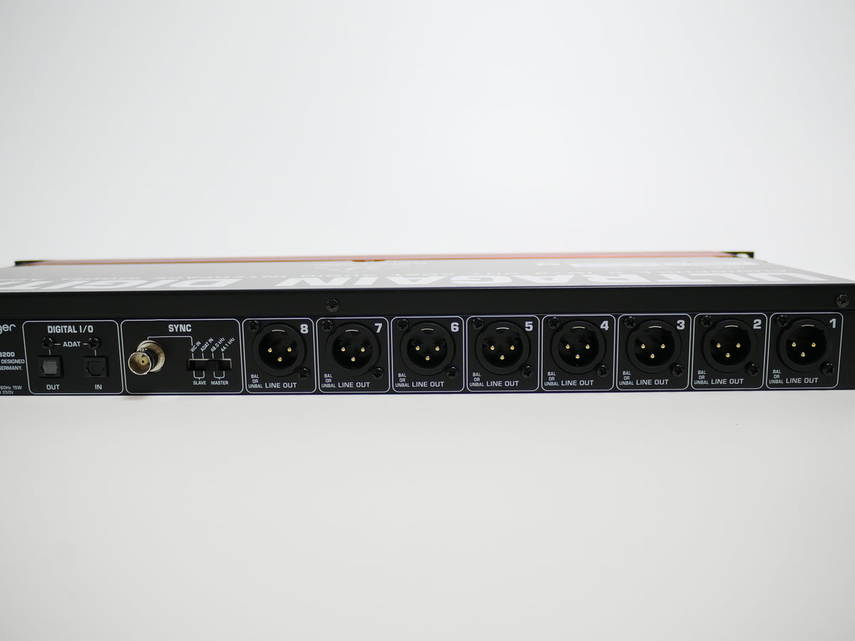 Behringer ADA8200 (中古)