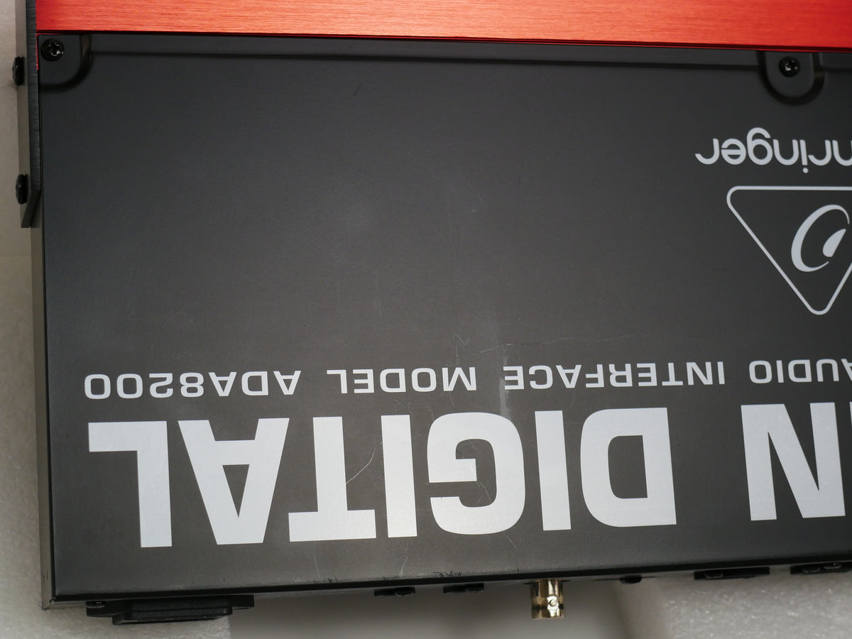 Behringer ADA8200 (中古)