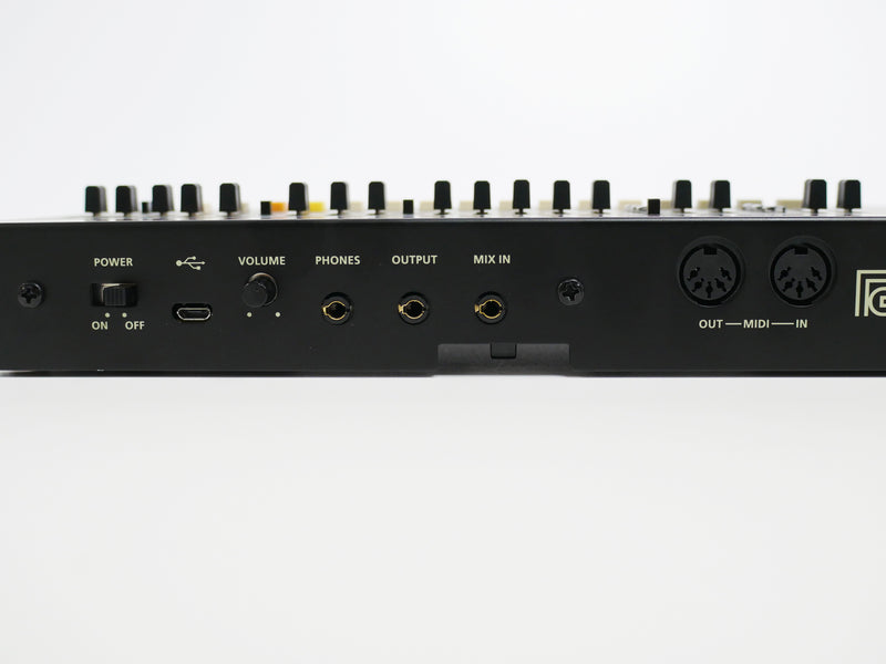 Roland JU-06A (中古)