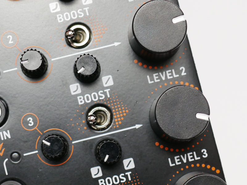 Behringer FOUR PLAY (中古)