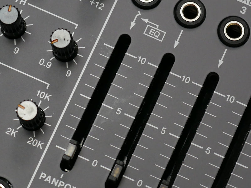 Behringer 305 EQ/MIXER/OUTPUT (中古)