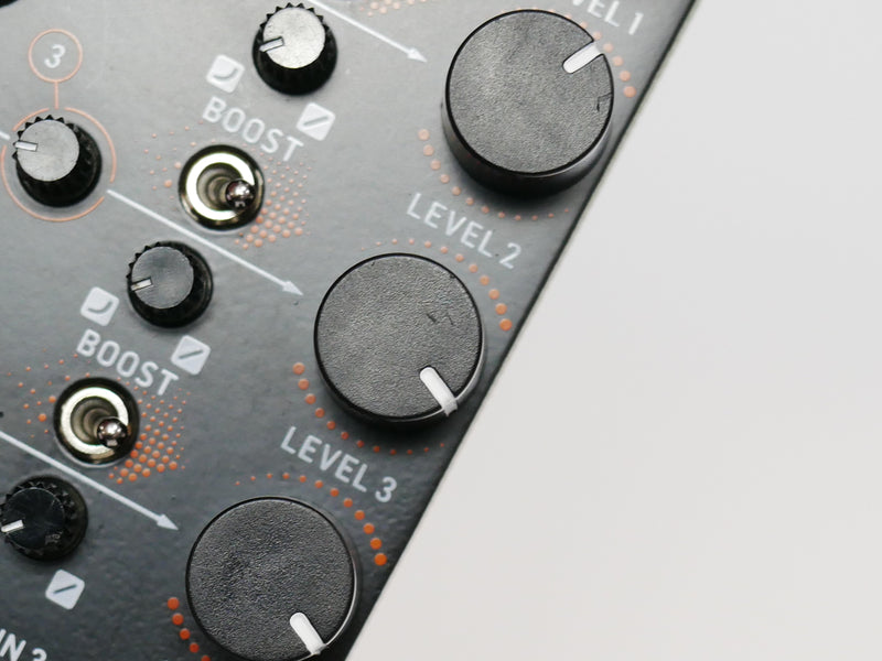 Behringer FOUR PLAY (中古)