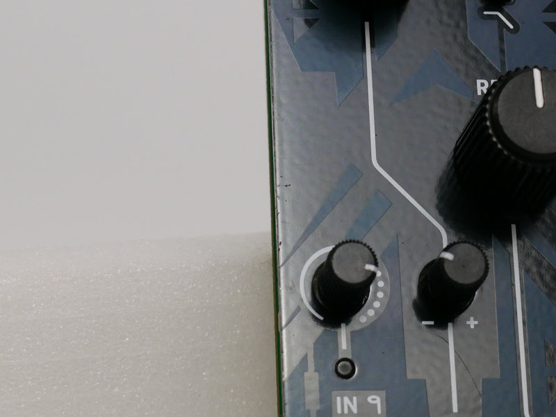 Behringer SURGES (中古)