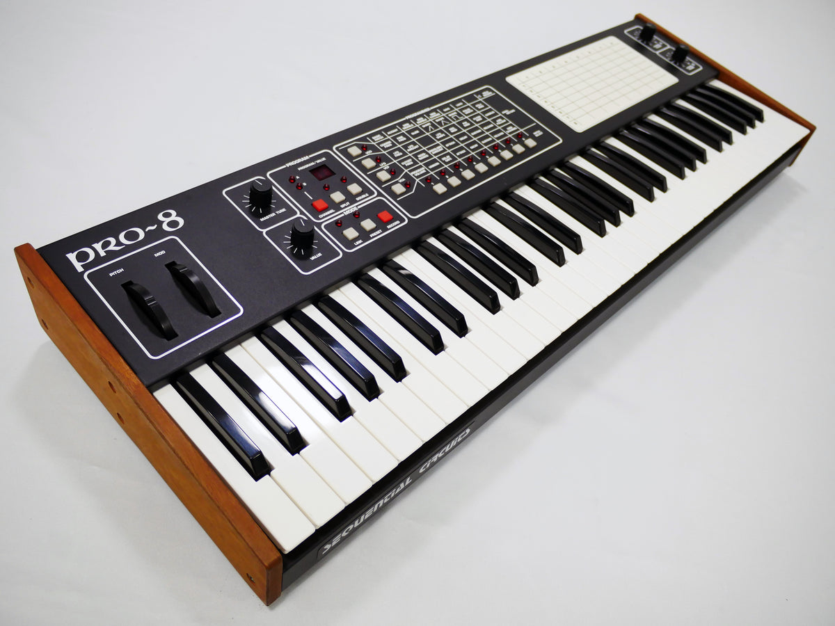 sequential circuits pro-8 ポリフォニックシンセサイザー Sequential Circuits PRO-8 (中古)