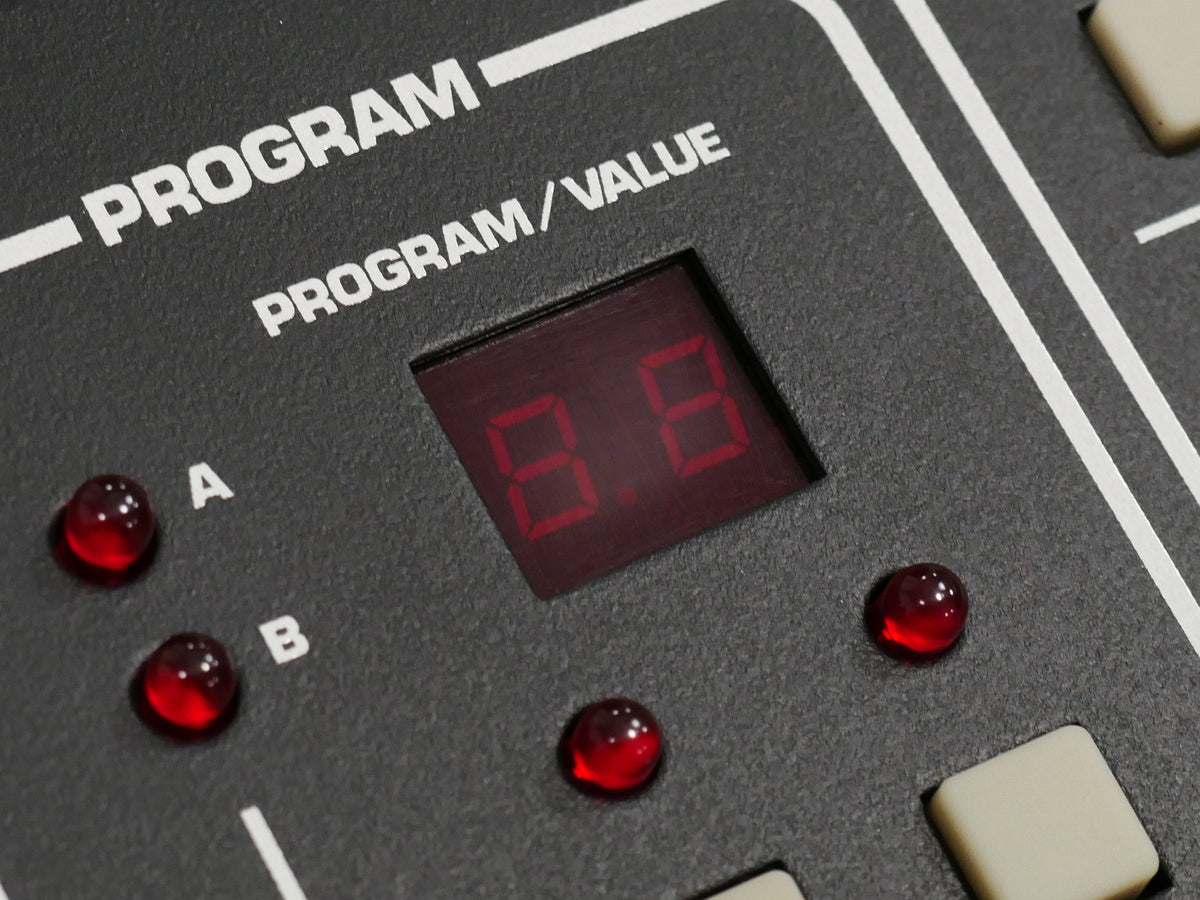 Sequential Circuits PRO-8 アナログシンセサイザー Sequential Circuits PRO-8 (中古)