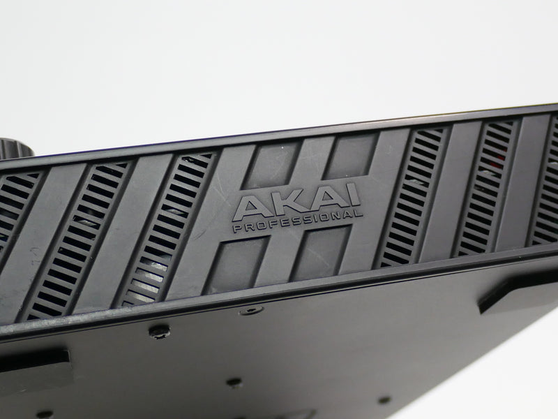 AKAI MPC LIVE (中古)