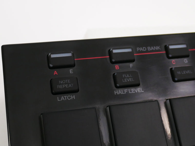 AKAI MPC LIVE (中古)