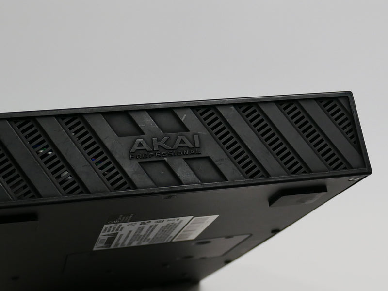 AKAI MPC LIVE + SSD (中古2)
