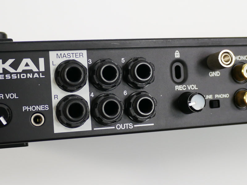 AKAI MPC LIVE + SSD (中古2)