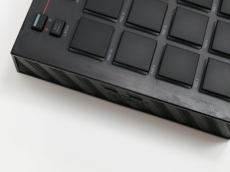 AKAI MPC LIVE + SSD (中古2)