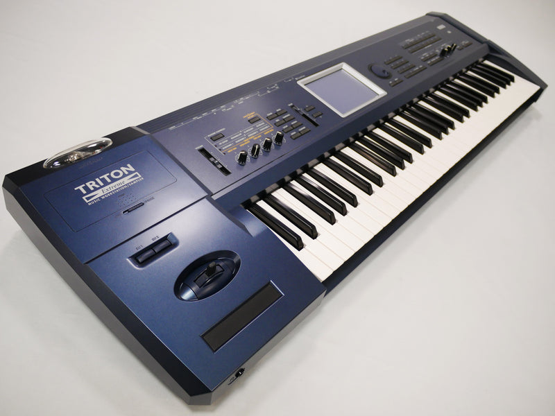 KORG TRITON Extreme 61 (中古)