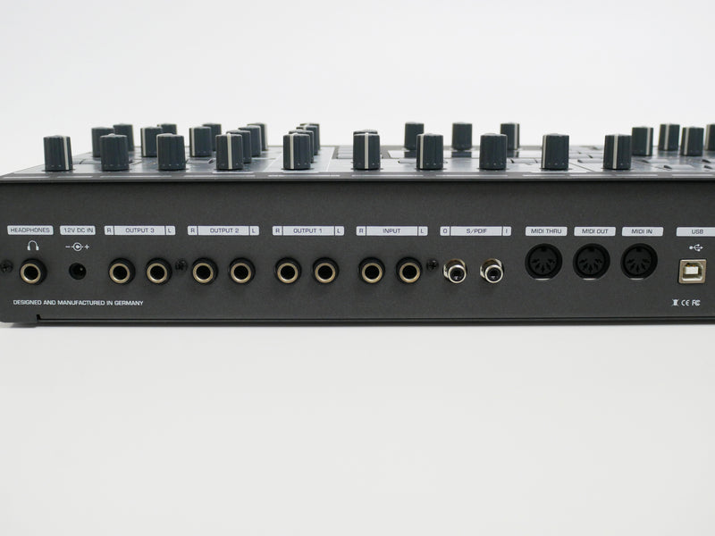 ACCESS Virus TI2 Desktop (中古)