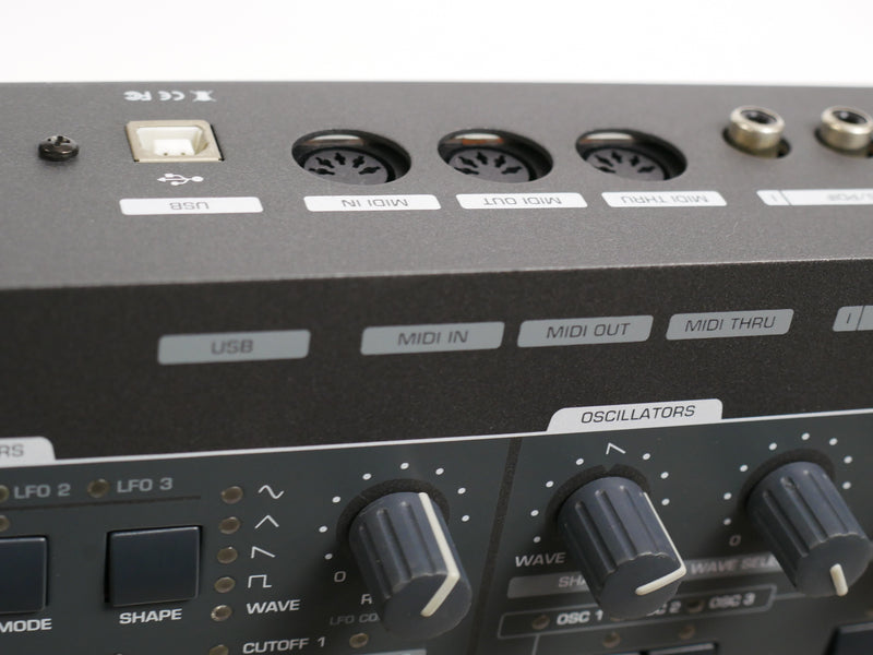 ACCESS Virus TI2 Desktop (中古)