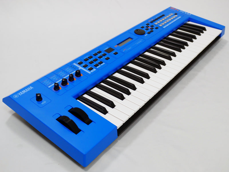 シンセサイザー