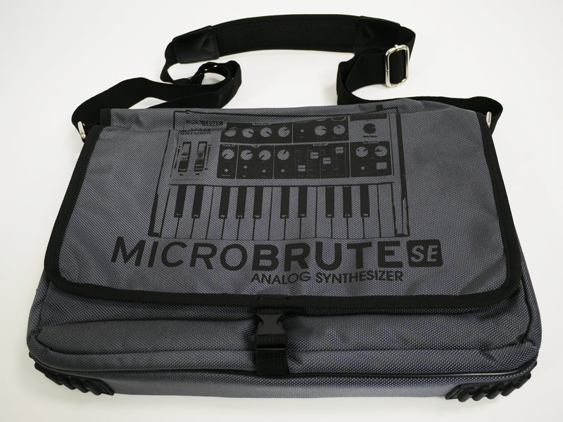 シンセサイザー