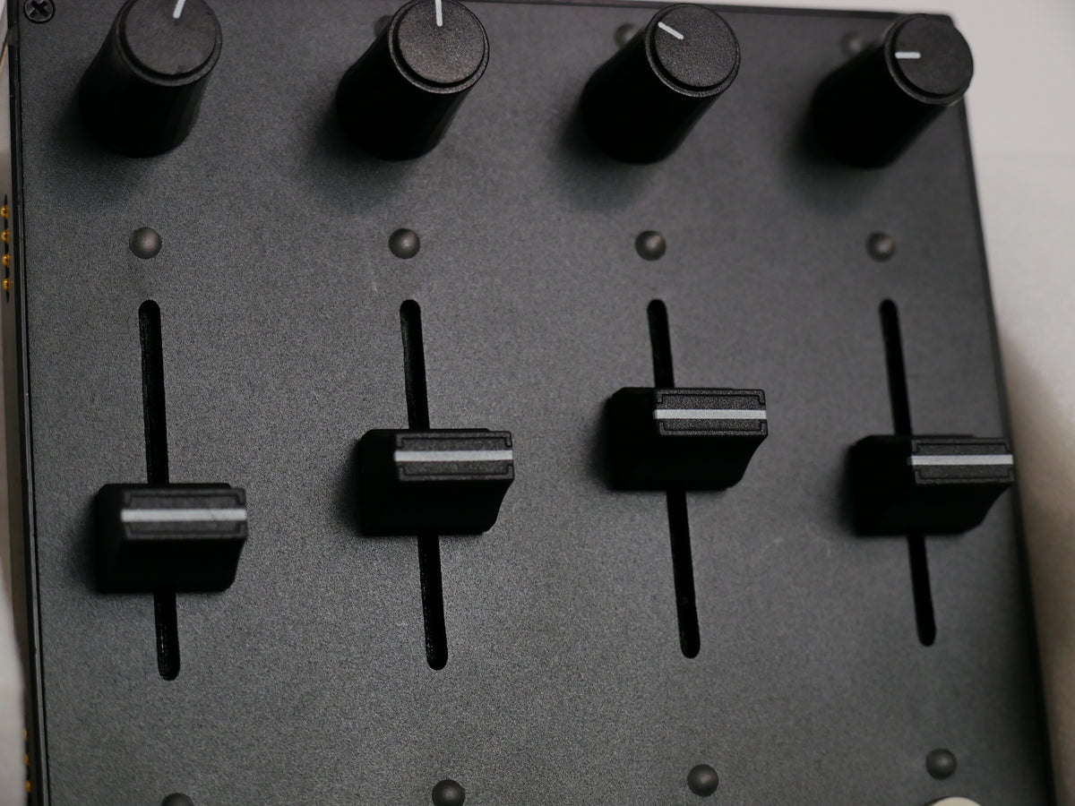 Intech Studio Grid PBF4 (中古2)