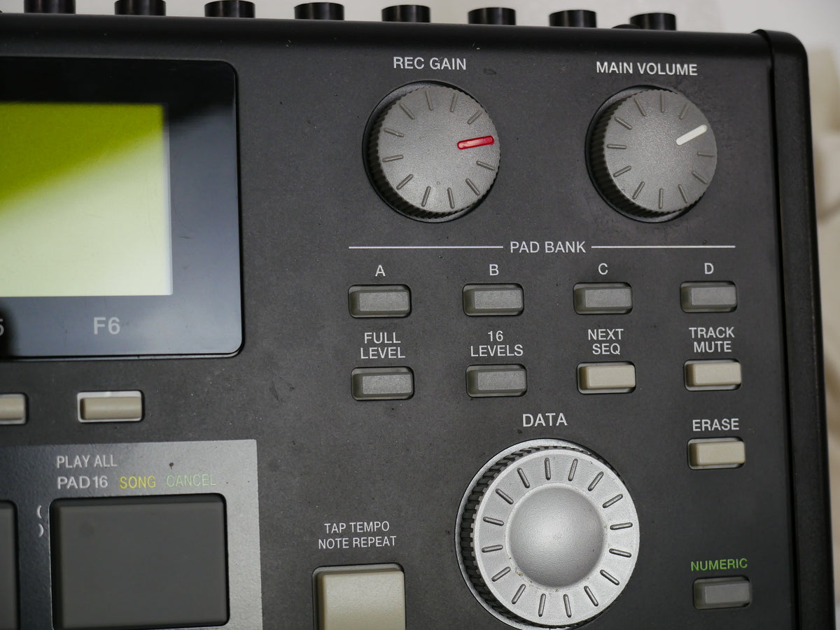 AKAI MPC1000 BK-N (中古)
