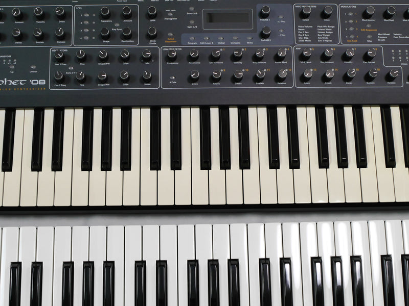 Dave Smith Instruments Prophet '08 PE (中古)
