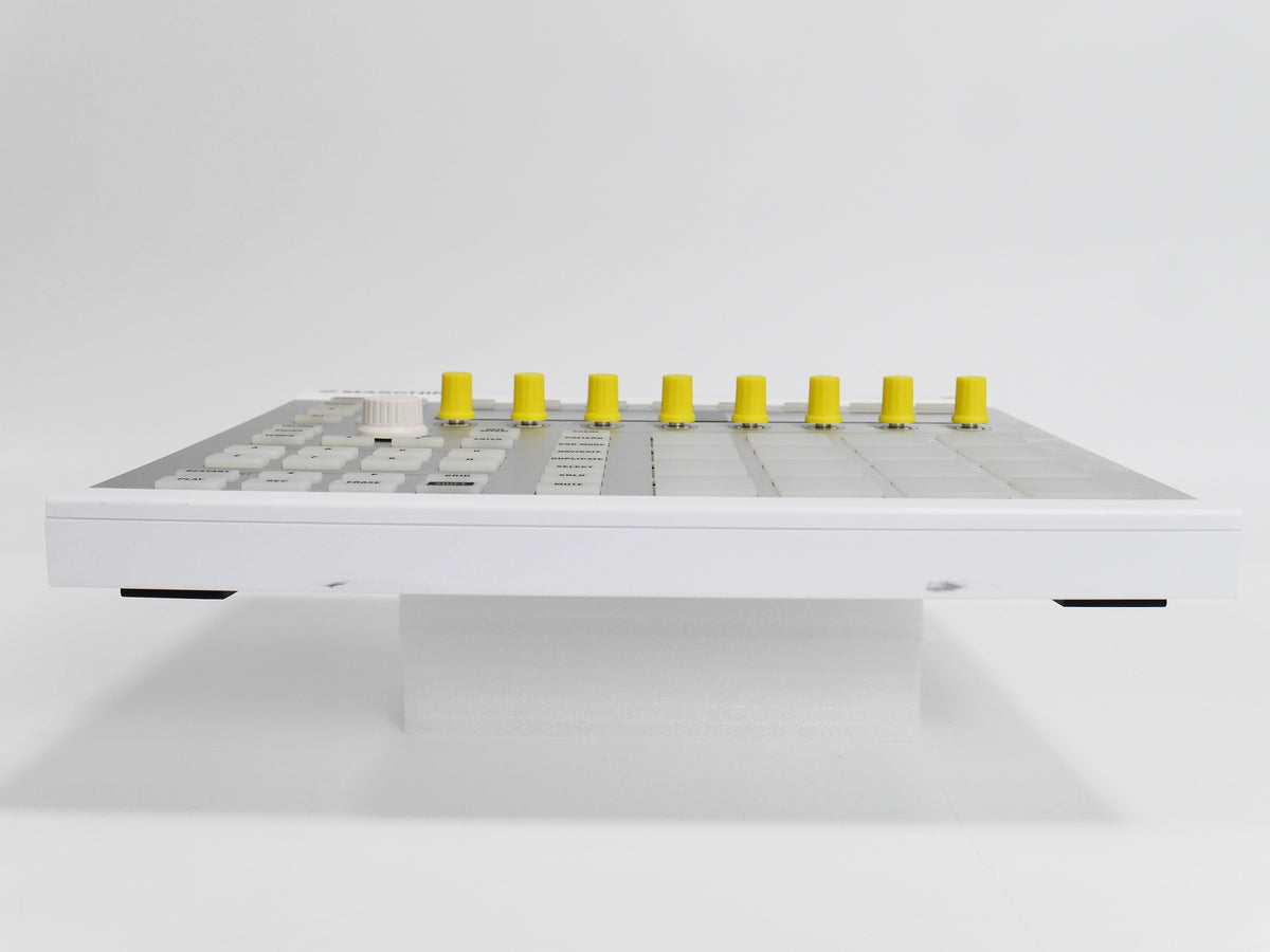 MASCHINE MAKRO MK2 ほぼ未使用 Native Instruments MASCHINE Mk2 WH (中古)