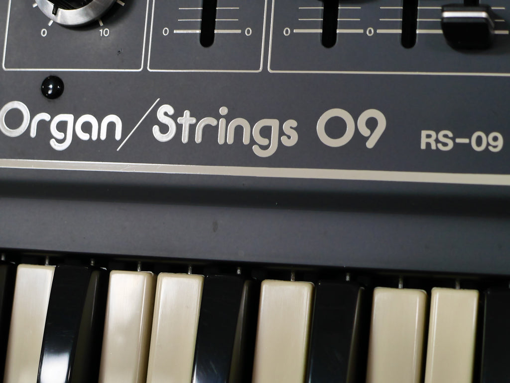 【SALE新作】ローランド　RS-09 オルガン/ストリングス　ハードケース付き 鍵盤楽器